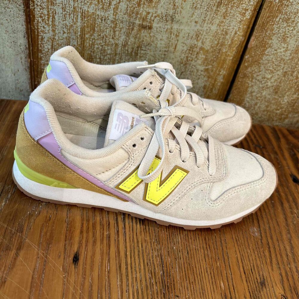 New Balance Womens Cream Suede Pastel Tennis Sneakers Size 7